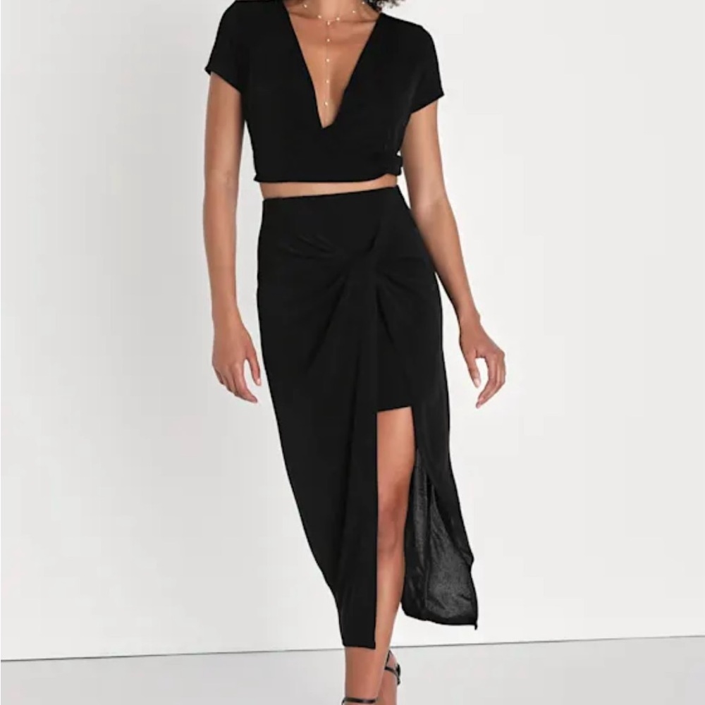 Lulu’s Black Knot-Tie Midi Skirt Size M